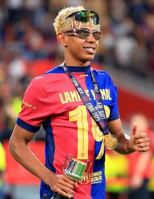 奥尔莫：欧洲杯门线解围是最兴奋时刻；若拿重要冠军就剃光头