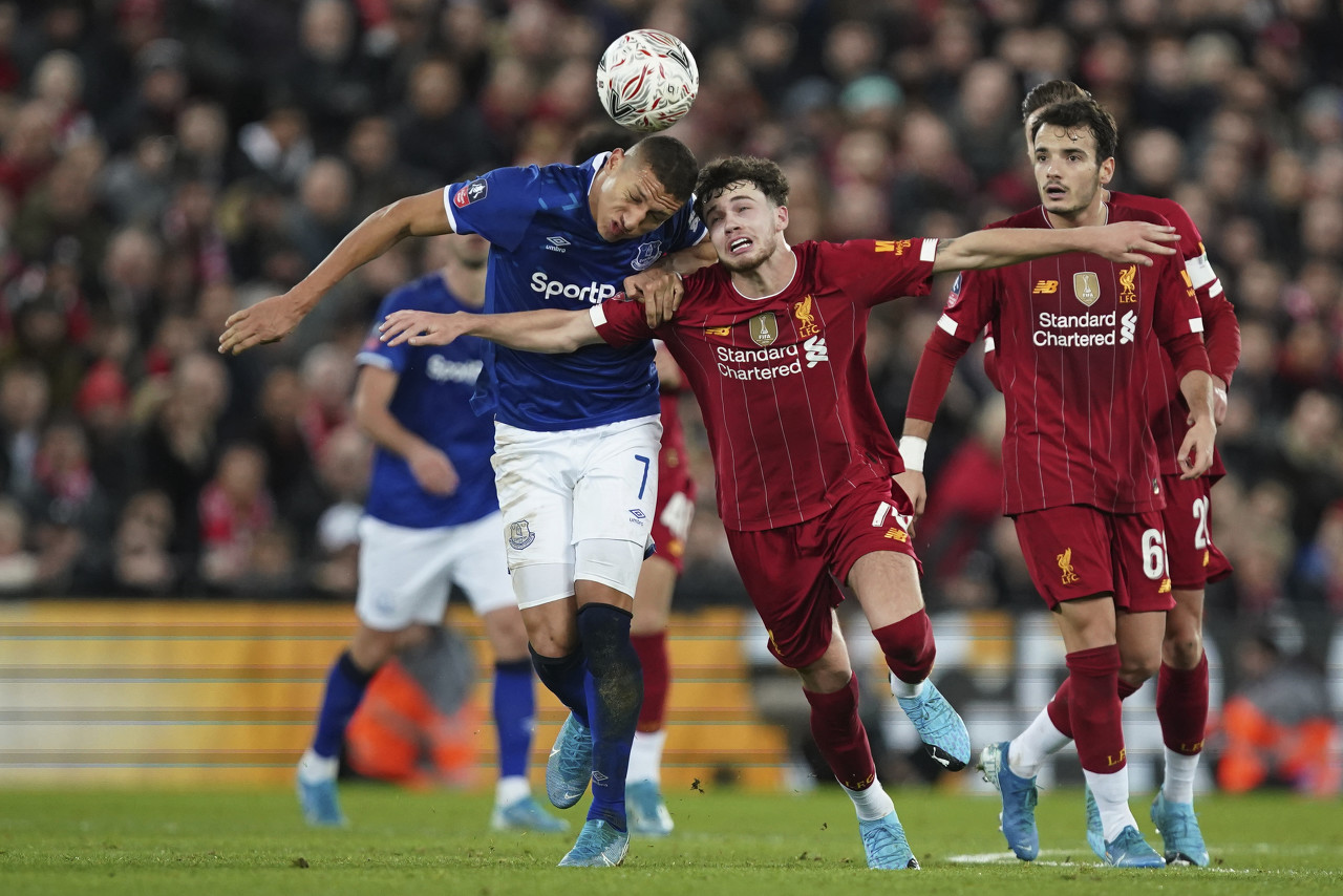 法兰克福1-1沃尔夫斯堡，岑特破门，巴舒亚伊点射绝平