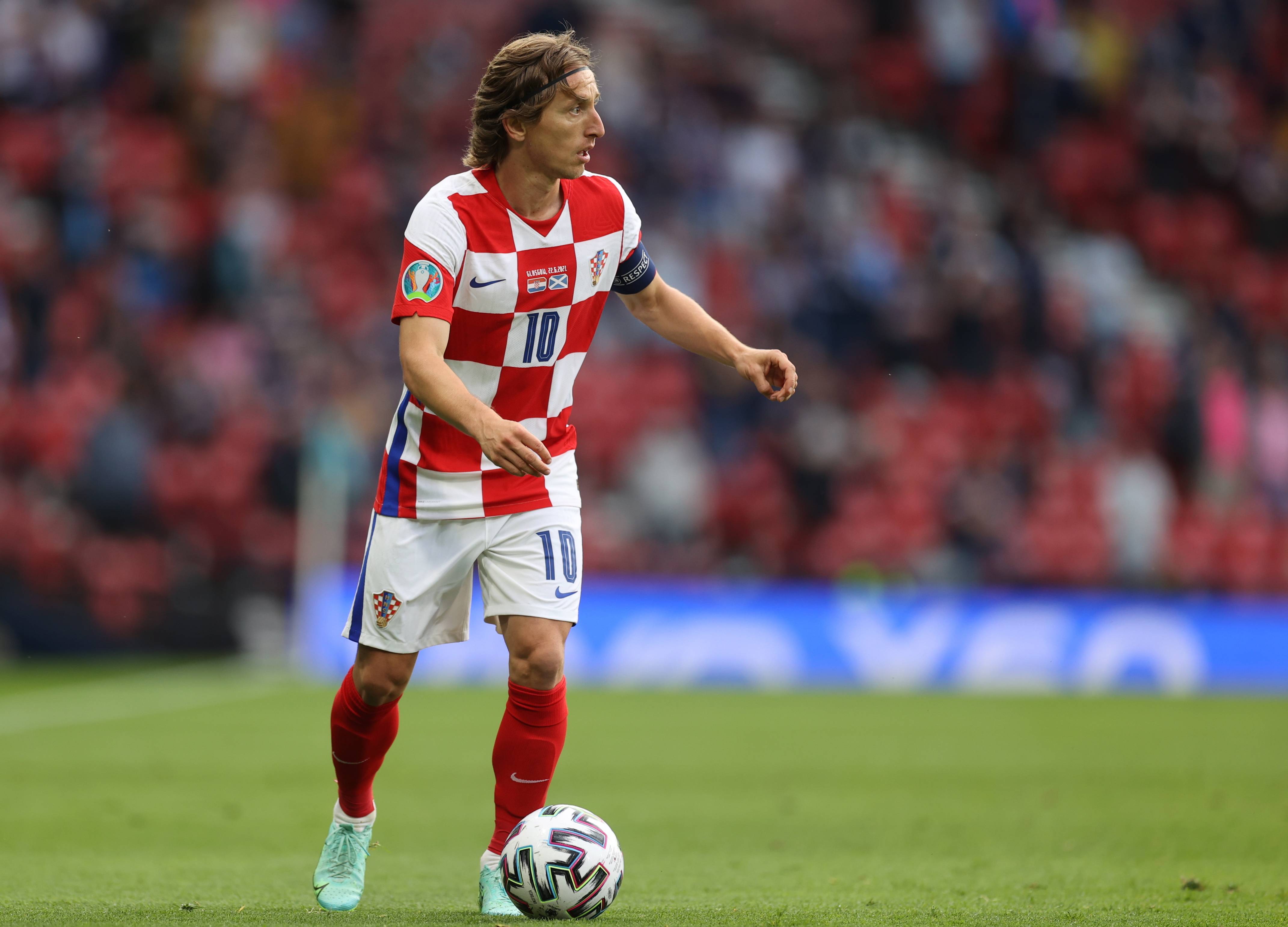 弗兰克：接手时觉得缺少6号位，帕利尼亚具有我们需要的特点