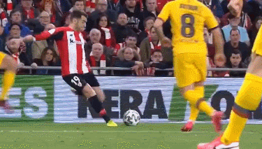 记者：李可并未参加申花赛前合练，明天能否首发存疑